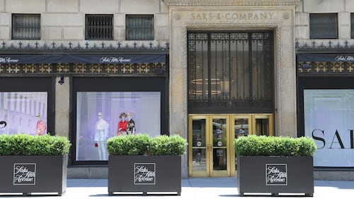 Saks Bonds Plunge as Investor Update Deepens Cash Concerns